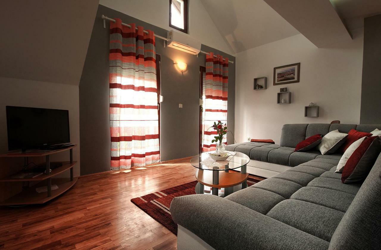 Apartment Medeni Rakovica Εξωτερικό φωτογραφία