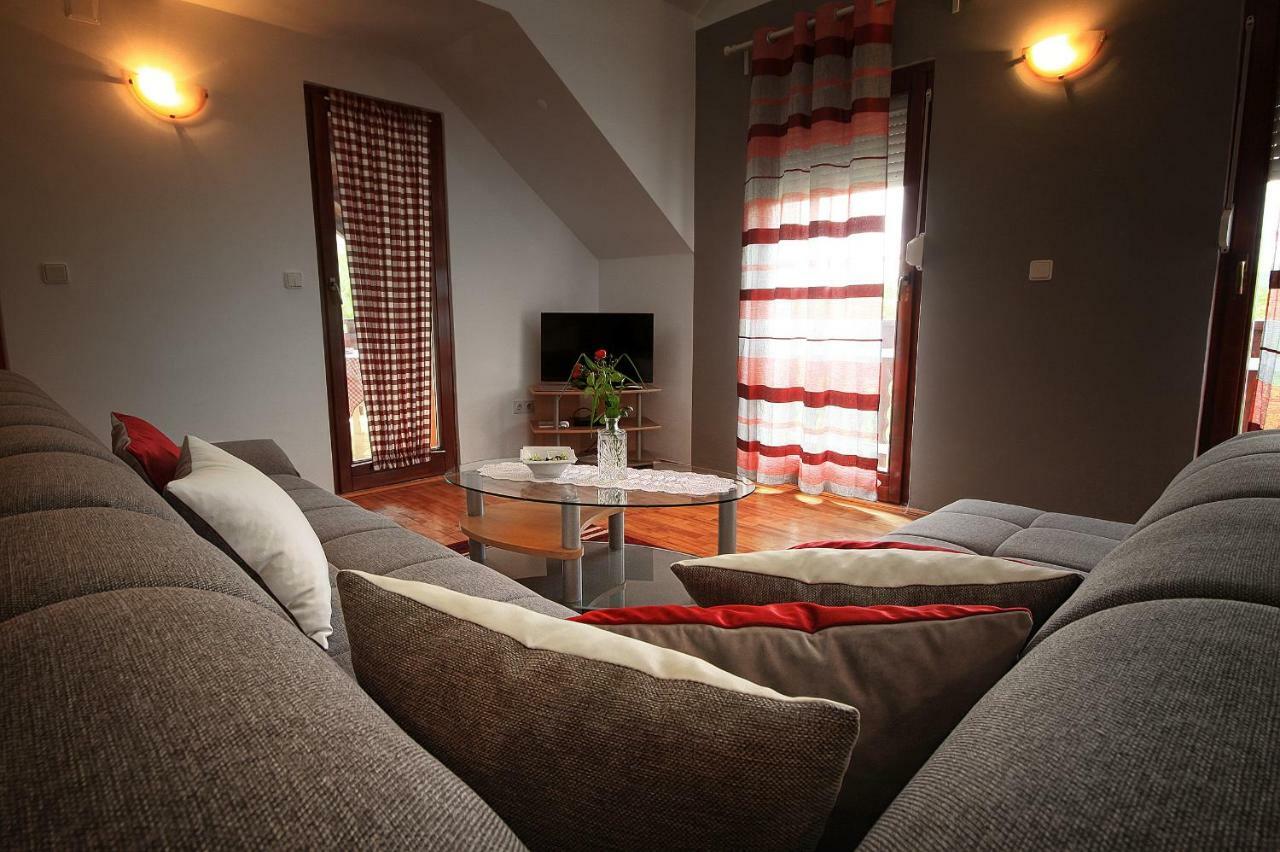 Apartment Medeni Rakovica Εξωτερικό φωτογραφία